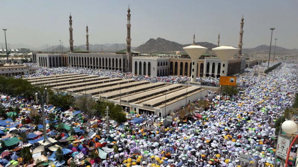 W pielgrzymce do świętego miasta muzułmanów udział bierze około 2 mln osób. Fot. PAP/EPA