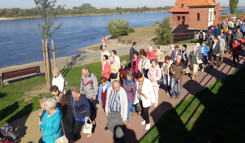 Przemarsz zorganizowano z okazji Międzynarodowego Dnia Osób Starszych. Fot. Marcin Doliński