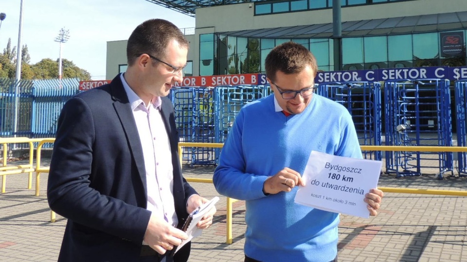 Remont stadionu Polonia i utwardzenie dróg gruntowych w Bydgoszczy - to propozycje bydgoskich radnych SLD, w kwestii wykorzystania pieniędzy zaoszczędzonych w budżecie miasta w związku z ministerialną dotacją. Fot. Monika Siwak-Waloszewska