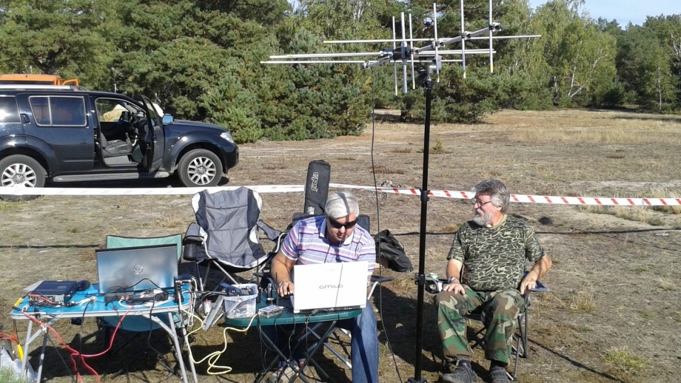 Studenci Politechniki Warszawskiej pod okiem opiekunów testowali swoją rakietę na poligonie koło Torunia. Fot. Michał Zaręba