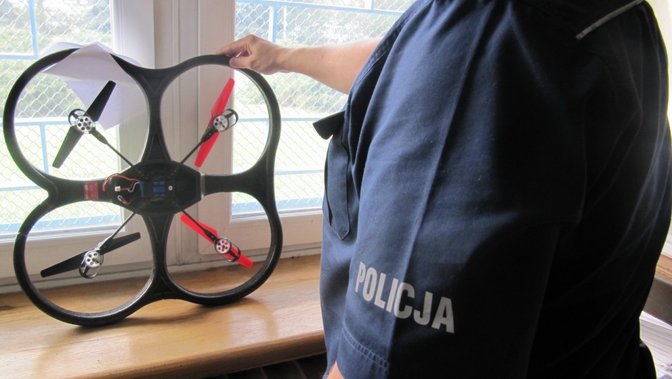 Tak sugerował ktoś kto dokonał zgłoszenia. Policjanci po dotarciu na miejsce stwierdzili, że to tylko dorn. Fot. Policja