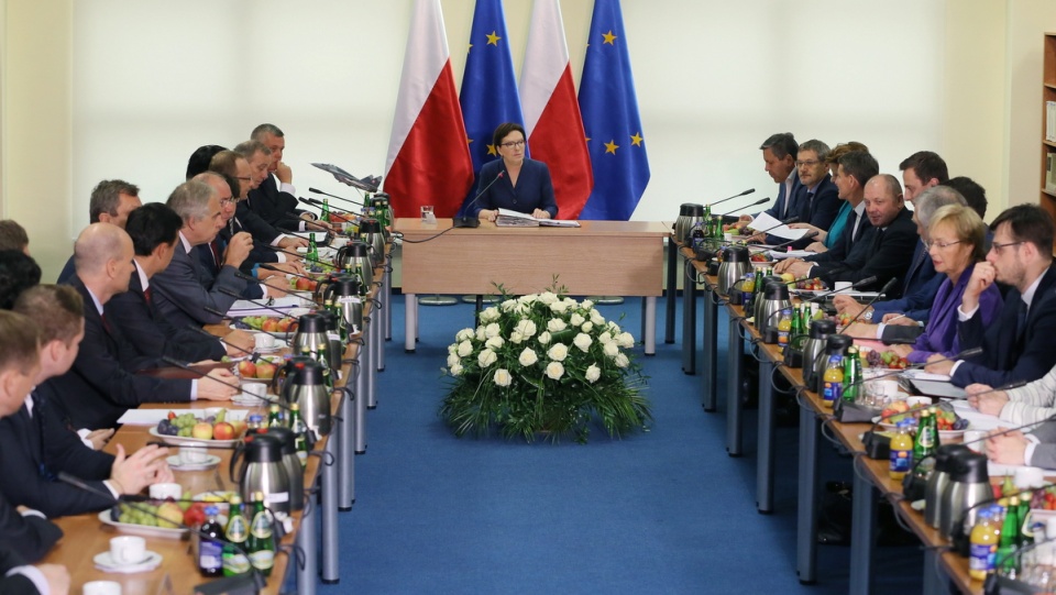 Premier i ministrowie rozmawiali w Bydgoszczy o bezpieczeństwie na drogach i czytaniu książek. Fot. PAP/Radek Pietruszka