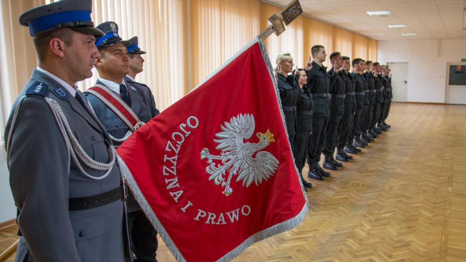 Szeregi kujawsko-pomorskiej policji zasiliło 12 funkcjonariuszy, w tym dwie kobiety. Fot. KWP Bydgoszcz