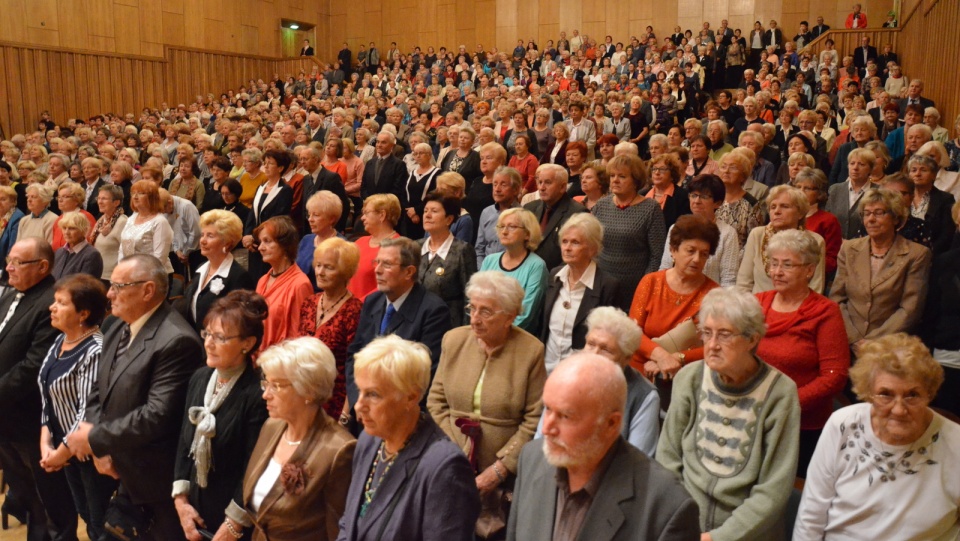 Uroczystą inauguracją w Filharmonii Pomorskiej rozpoczął się 20. rok działalności najstarszego w Bydgoszczy Uniwersytetu Trzeciego Wieku. Fot. Nadesłane