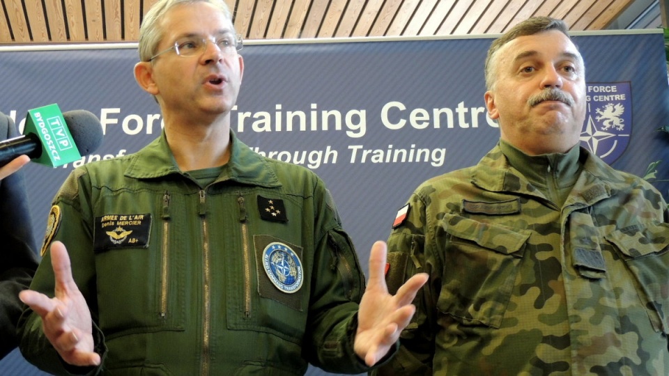 "Jest to pierwsze centrum szkolenia, które odwiedzam w Europie" - powiedział w bydgoskim JFTC generał Denis Mercier. Fot. Maciej Wilkowski (JFTC) w Bydgoszczy. Fot. Maciej Wilkowski