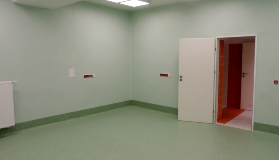 W Szubińskiej lecznicy otwarto uroczyście trzy nowe sale operacyjne - na razie jeszcze puste, pełna przeprowadzka za tydzień. Fot. Lech Przybyliński