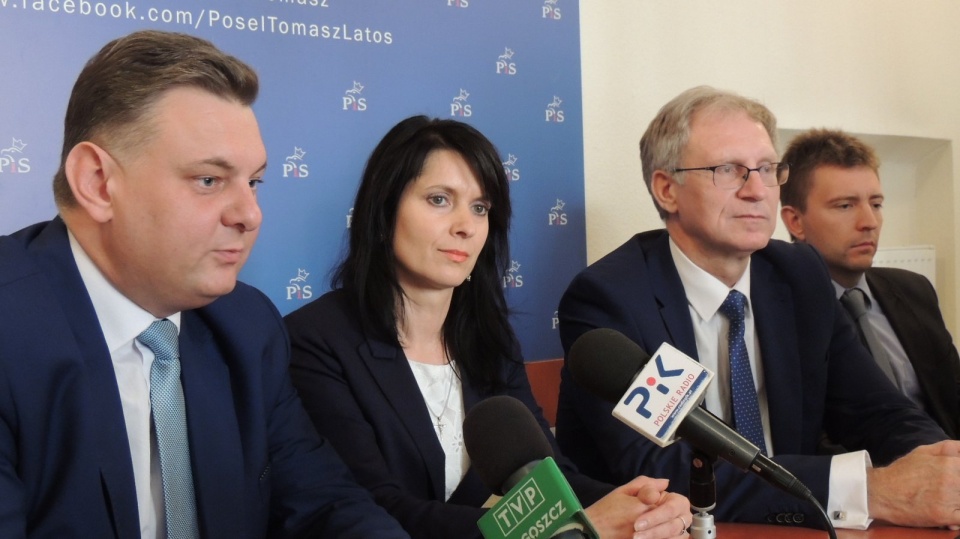 Piotr Król, Ewa Kozanecka, Tomasz Latos i Łukasz Schreiber na konferencji w Bydgoszczy. Fot. Monika Siwak-Waloszewska