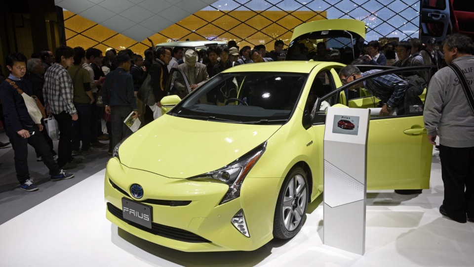 Toyota pokazała czwartą generację hybrydowego modelu Prius. Fot. PAP/EPA