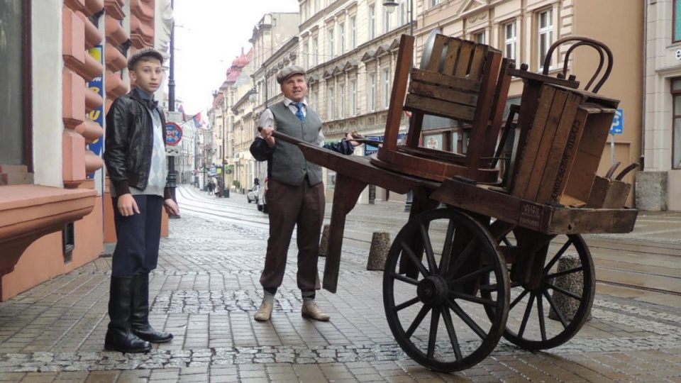 Tłem dla "żywych obrazków" z lat 20. XX wieku od kilku już lat jest bydgoski "Hotel pod Orłem". Fot. Sława Skibińska-Dmitruk