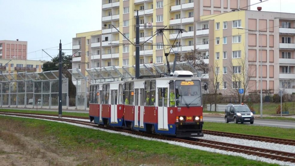 Pierwszy tramwaj pojawił się nowym torowisku do bydgoskiego Fordonu. Fot. Facebook/ZDMiKP w Bydgoszczy/Piotr Tomasik