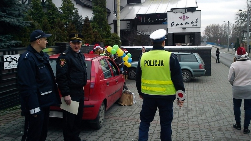 Policjanci ze Świecia nad Wisłą przeprowadzili dzisiaj akcję pod hasłem "Bezpieczne Przejście dla Pieszych". Fot. Marcin Doliński