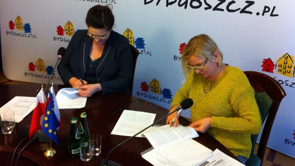 Podpisując umowę Bydgoszcz staje się uczestnikiem programu poprawiającego jakość powietrza. Fot. Maciej Wilkowski