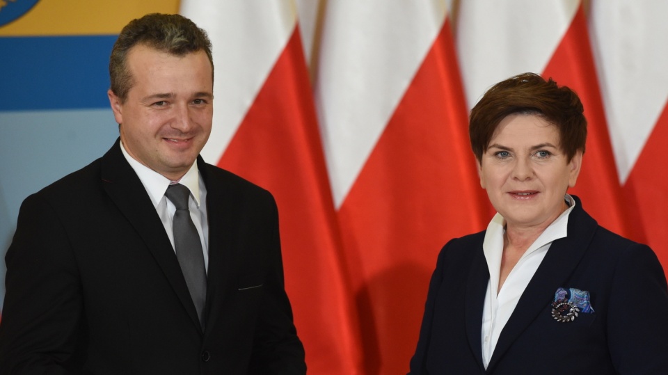 Mikołaj Bogdanowicz i premier Beata Szydło. Fot. PAP/Radek Pietruszka