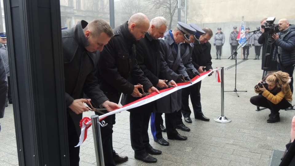 Są tam kompleksowo wyposażone pomieszczenia dla policjantów i zatrzymanych, jest siłownia dla funkcjonariuszy i nowoczesne stanowisko kierowania. Fot. Monika Kaczyńsk