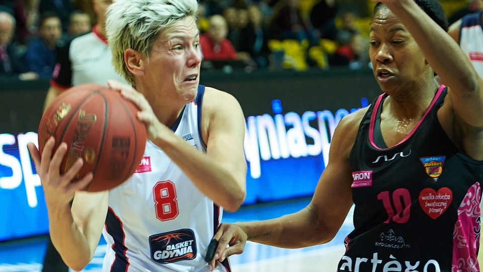 Koszykarki bydgoskiego Artego zmiażdżyły drużynę Basket Gdynia w zaległym meczu 10. kolejki rozgrywek ekstraklasy. Fot. PAP/Adam Warżawa