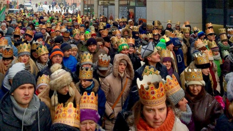 Bydgoski Orszak Trzech Króli wyruszył sprzed kościoła Św. Trójcy i przeszedł na Stary Rynek. Fot. K.Zroślak