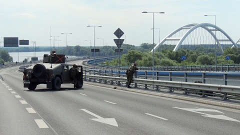 Toruń. Anakonda 16 - Most im. gen. Elżbiety Zawackiej w Toruniu został zajęty przez żołnierzy. Fot. Monika Kaczyńska