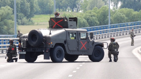 Toruń. Anakonda 16 - Most im. gen. Elżbiety Zawackiej w Toruniu został zajęty przez żołnierzy. Fot. Monika Kaczyńska