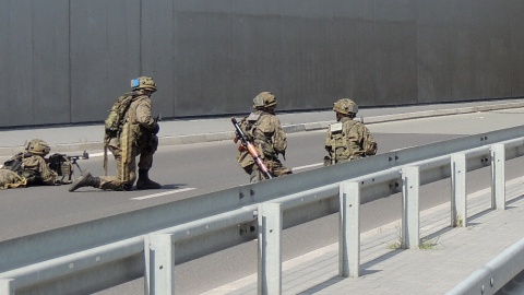 Toruń. Anakonda 16 - Most im. gen. Elżbiety Zawackiej w Toruniu został zajęty przez żołnierzy. Fot. Monika Kaczyńska