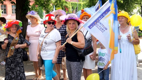 Od ośmiu lat symbolem manifestacji seniorów jest kapelusz - im bardziej barwny i pomysłowy, tym lepiej.