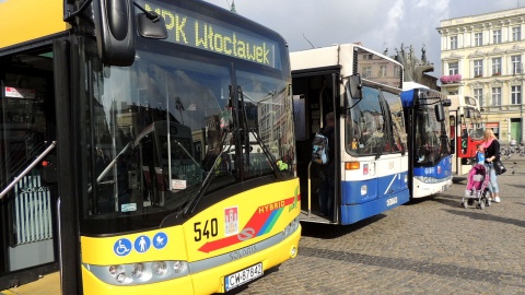 Wystawa autobusów na Starym Rynku w Bydgoszczy. Fot. Damian Klich