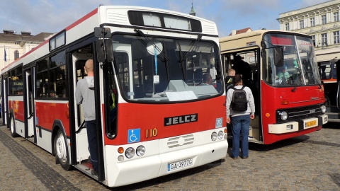 Wystawa autobusów na Starym Rynku w Bydgoszczy. Fot. Damian Klich