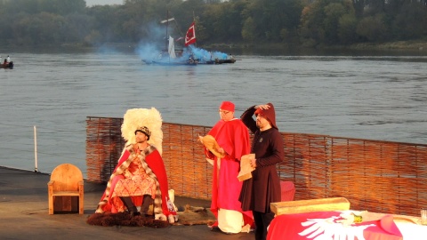 Na Bulwarze Filadelfijskim w Toruniu można było obserwować inscenizację bitwy na Wiśle zakończoną podpisaniem II pokoju toruńskiego. Fot. Monika Kaczyńska