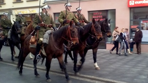 Na bydgoskim Starym Rynku konno pojawili się ułani. Fot. Kamila Zroślak