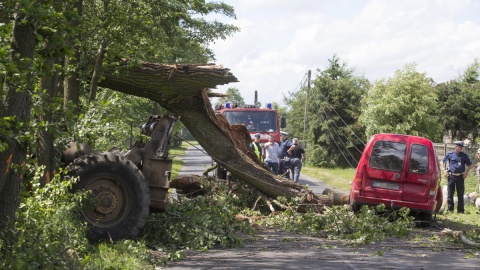 Po nawałnicach nad Polską ponad 100 tys. osób nie ma jeszcze prądu