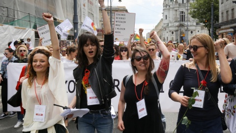 W Warszawie zakończył się Marsz Godności  Protest Kobiet