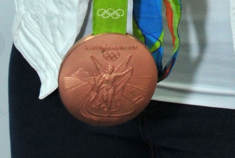 Wymiana medalu olimpijskiego wioślarki Moniki Ciaciuch