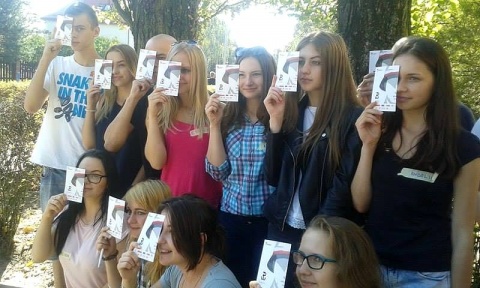 Projekt BohaterON - toruńscy uczniowie piszą kartki do powstańców warszawskich
