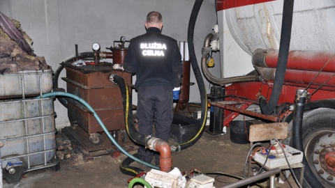 Celnicy i funkcjonariusze CBŚP z Torunia rozbili mafię paliwową