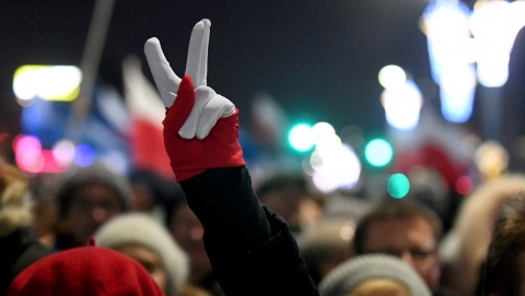 Marsz KOD Stop dewastacji Polski i wiec przed siedzibą PiS