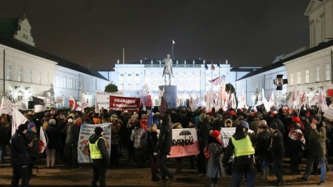 Przed Pałacem Prezydenckim pikieta przeciw reformie edukacji