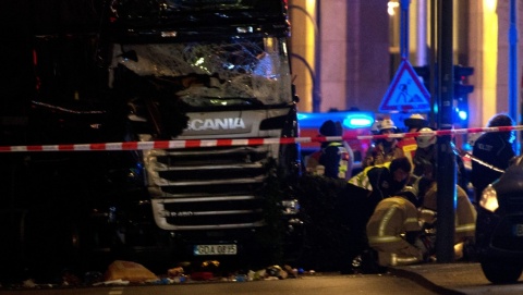 Ciężarówka wjechała w ludzi na kiermaszu w Berlinie - są ofiary