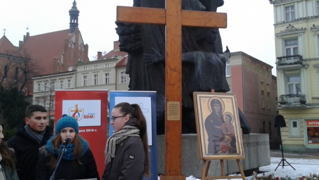 Symbole Światowych Dni Młodzieży wędrują po Diecezji Bydgoskiej