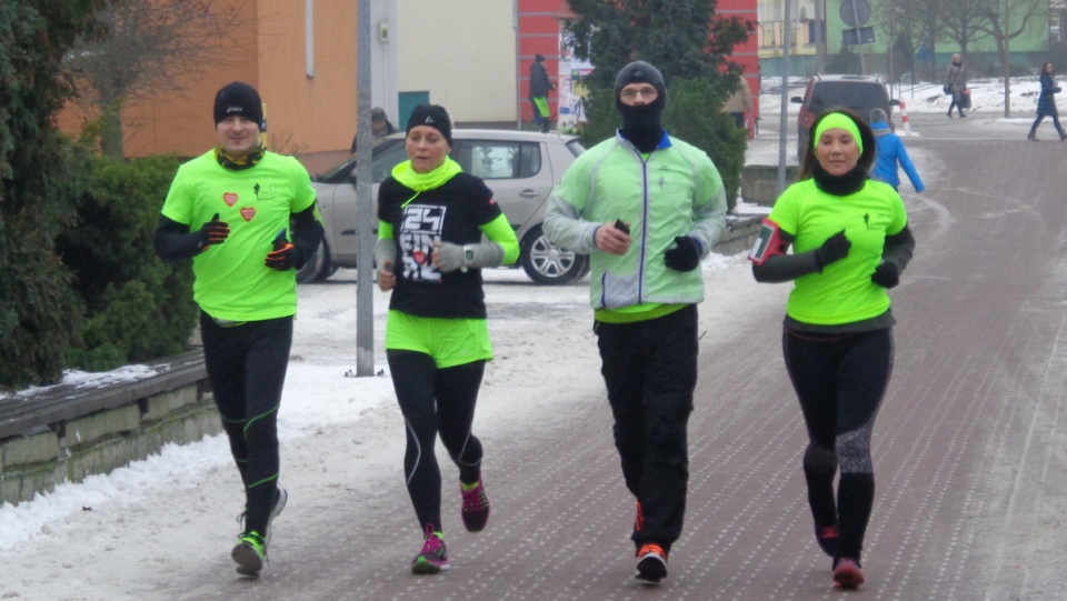 Uczestnikom biegu nie przeszkadza zimowa aura. Fot. Marcin Doliński
