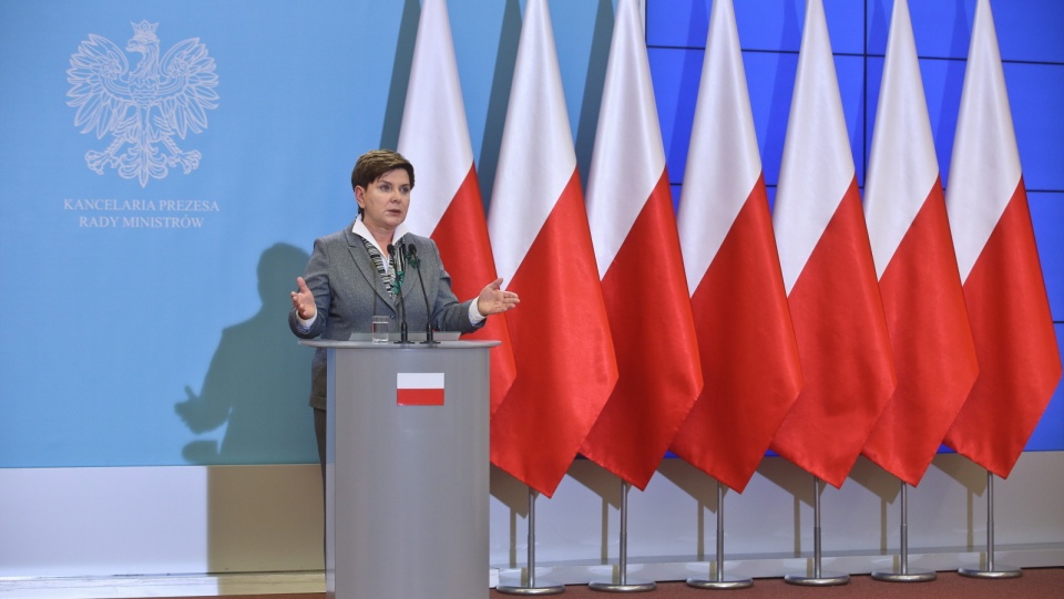 Premier Beata Szydło podczas konferencji prasowej po spotkaniu z przedstawicielami klubów parlamentarnych. Fot. PAP/Rafał Guz