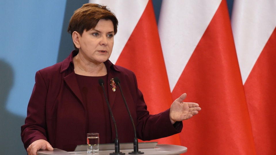 Premier Beata Szydło podczas konferencji prasowej po spotkaniu z przedstawicielami klubów parlamentarnych w KPRM. Fot. PAP/Radek Pietruszka