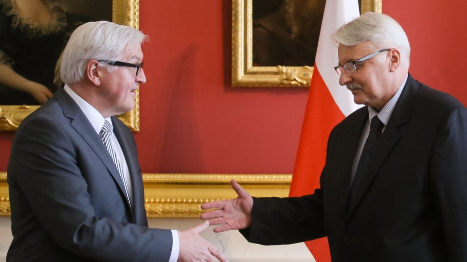 Minister spraw zagranicznych Witold Waszczykowski (P) i minister spraw zagranicznych Niemiec Frank-Walter Steinmeier (L) podczas konferencji prasowej po spotkaniu w Łazienkach Królewskich w Warszawie. Fot. PAP/Paweł Supernak