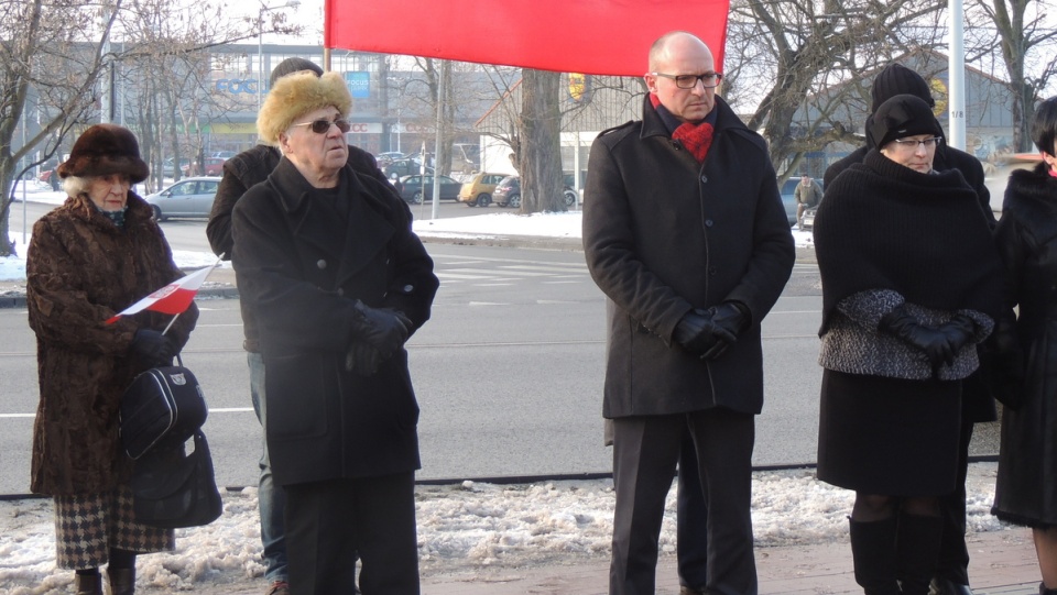 Prezydent Włocławka złożył kwiaty przy powstańczym krzyżu w Michelinie. Fot. Marek Ledwosiński