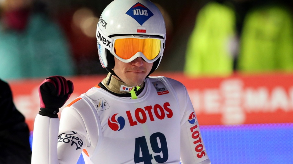 Kamil Stoch po skoku w piątkowych kawalifikacjach do zawodów Pucharu Świata w skokach narciarskich w Zakopanem. Fot. PAP/Grzegorz Momot