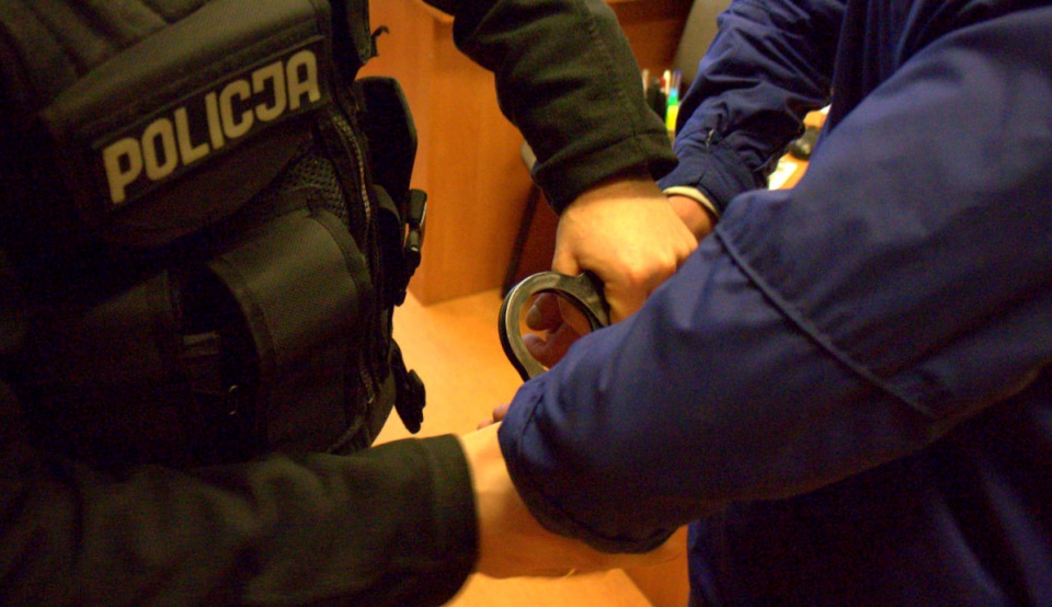 Jeden z podejrzanych już trzy godziny po napadzie na sklep był już w rękach policjantów. Fot. KWP Bydgoszcz