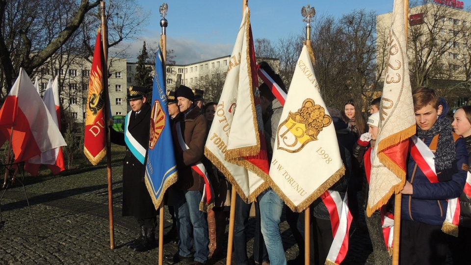 Uroczystość rocznicowa w Toruniu odbyła się pod pomnikiem "Ku czci poległych i pomordowanych przez hitlerowskiego najeźdźcę w latach 1939-1945". Fot. Michał Zaręba