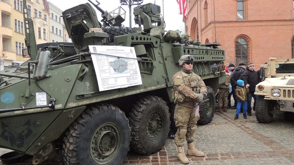 Wśród zaprezentowanego sprzętu był Pojazd Dowódczo-Sztabowy Stryker. Fot. Adriana Andrzejewska