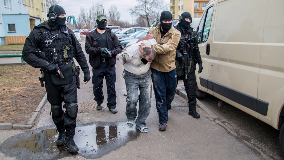 Zatrzymany 39-letni mężczyzna miał w 1998 r. zabić 77-letnią kobietę. Fot. Policja