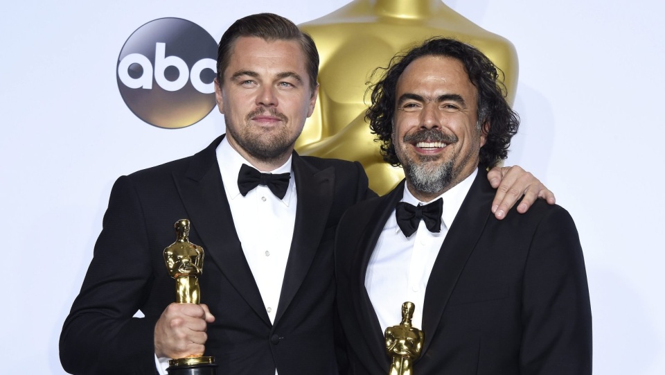 Statuetkę odebrał Leonardo DiCaprio za główną rolę w "Zjawia", a także reżyser tego filmu Alejandro Inarritu. Fot. PAP/EPA