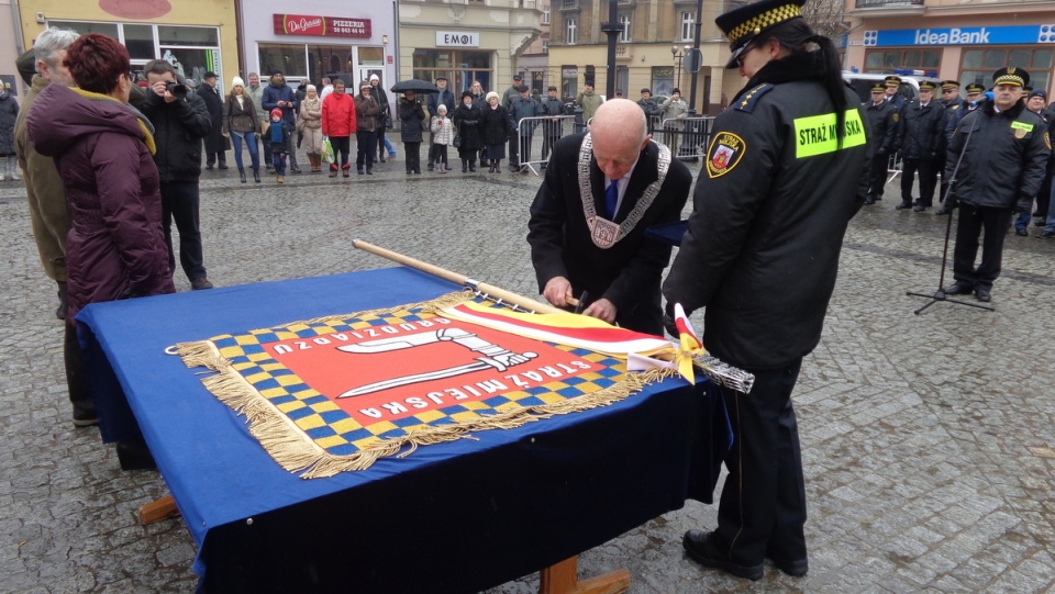 Z okazji jubileuszu grudziądzka Straż Miejska otrzymała sztandar. Fot. Marcin Doliński