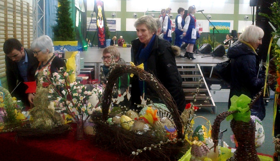 Dla oczu i podniebienia - łakocie i ozdoby w w hali sportowo-widowiskowej w Koronowie. Fot. Andrzej Krystek